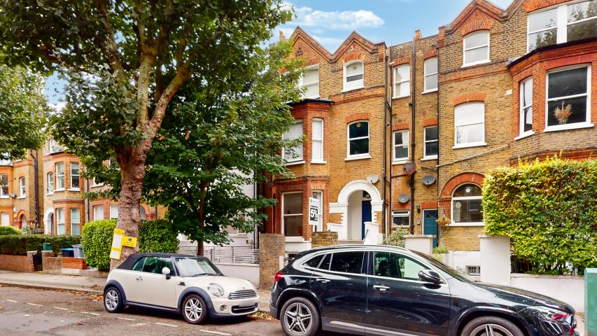 			1 Bedroom, 1 bath, 1 reception Flat			 Brondesbury Villas, QUEENS PARK